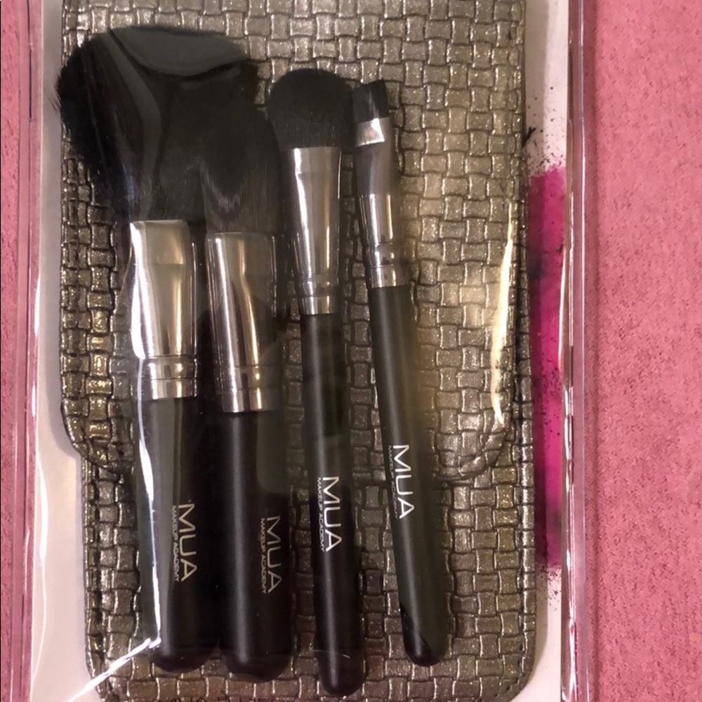 Makeup Bundle - Picture 4 of 4